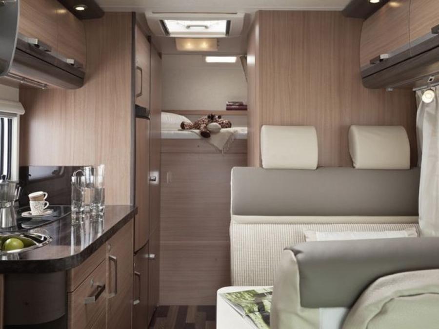 Интерьер Knaus Sky Traveller 2011 года  (фото 4 из 7)